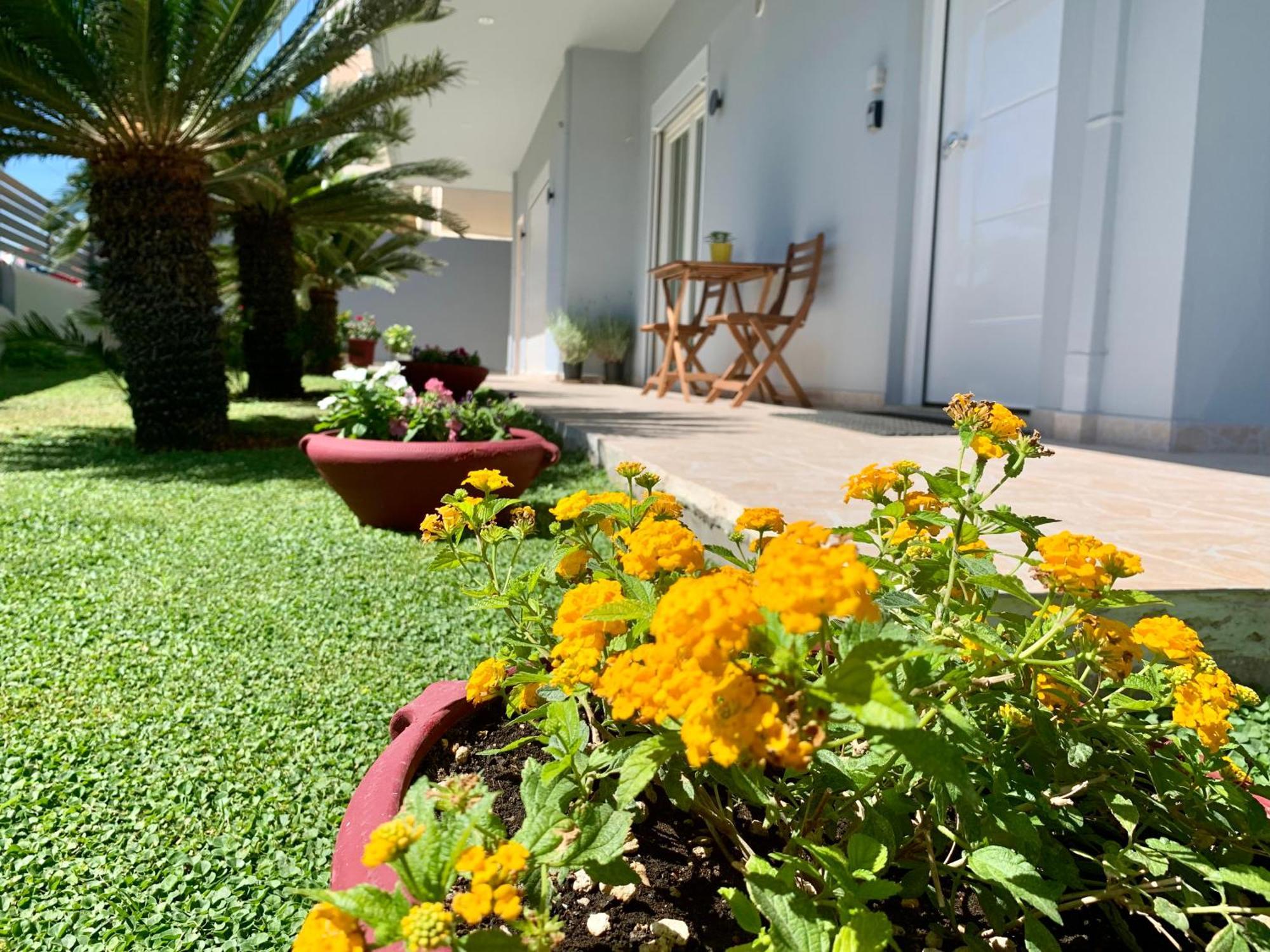 Modern Mint Sunny House Near The Airport Apartment Spáta Exterior foto